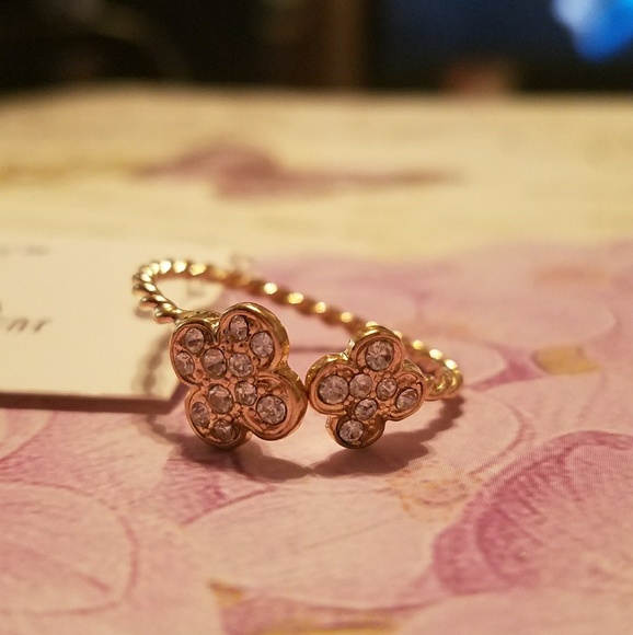 Gold Flower Rope Band Ring - Picture 5 of 8